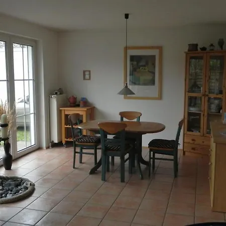 With 2 Bedrooms بيت للعطل *